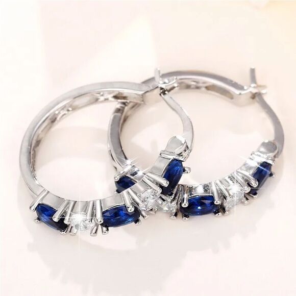 The Classic Hoop earrings in blue sapphires and 925 - Picture 4 of 7